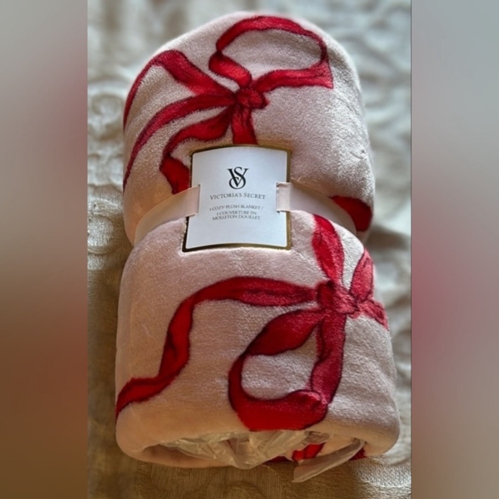 🎀Victoria’s Secret Ltd. Edition large plush sherpa blanket NWT NIP - Picture 7 of 12